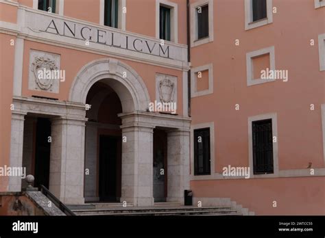 Pontifical University of Saint Thomas Aquinas .
